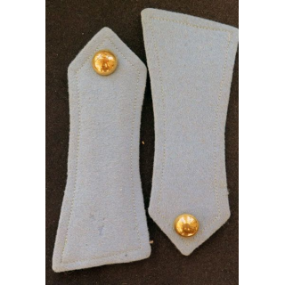 Paire d'épaulettes gris clair biseautées avec bouton