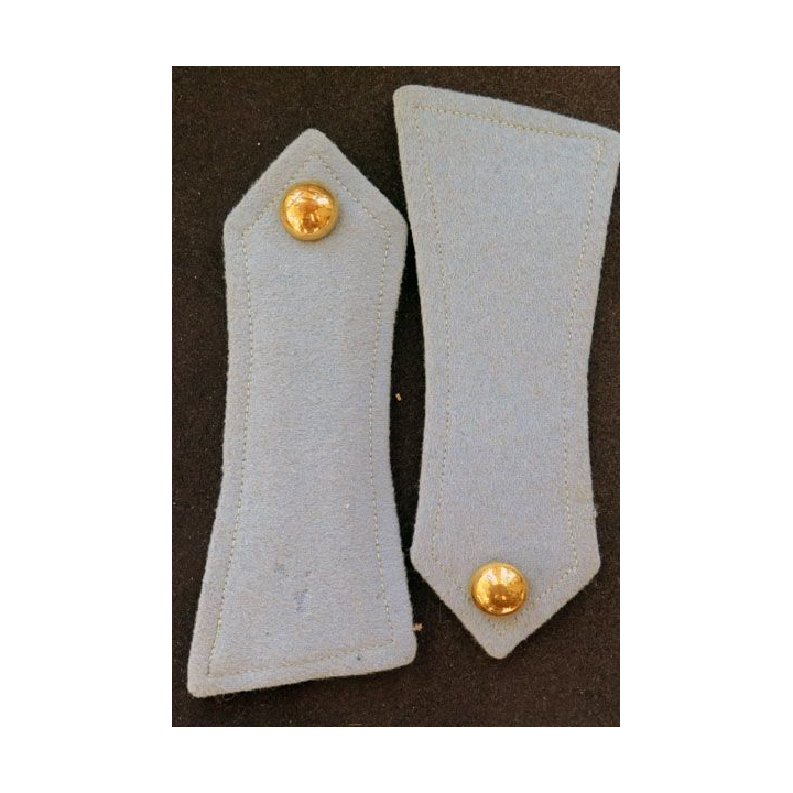 Paire d'épaulettes gris clair biseautées avec bouton