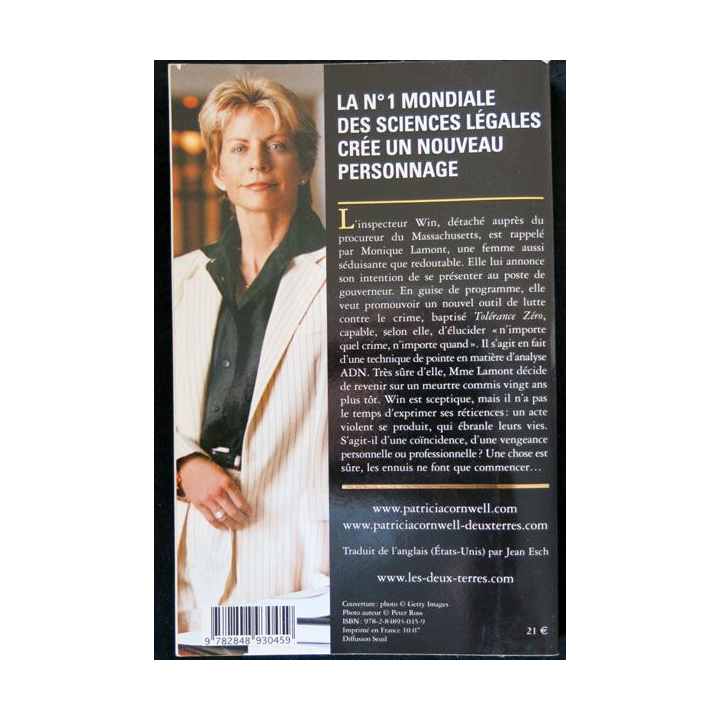 Tolérance zéro écrit par Patricia Cornwell aux éditions des 2 Terres - F019