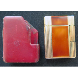 BRIQUET : briquet Dupont en laque de Chine et plaqué or n° MU 655