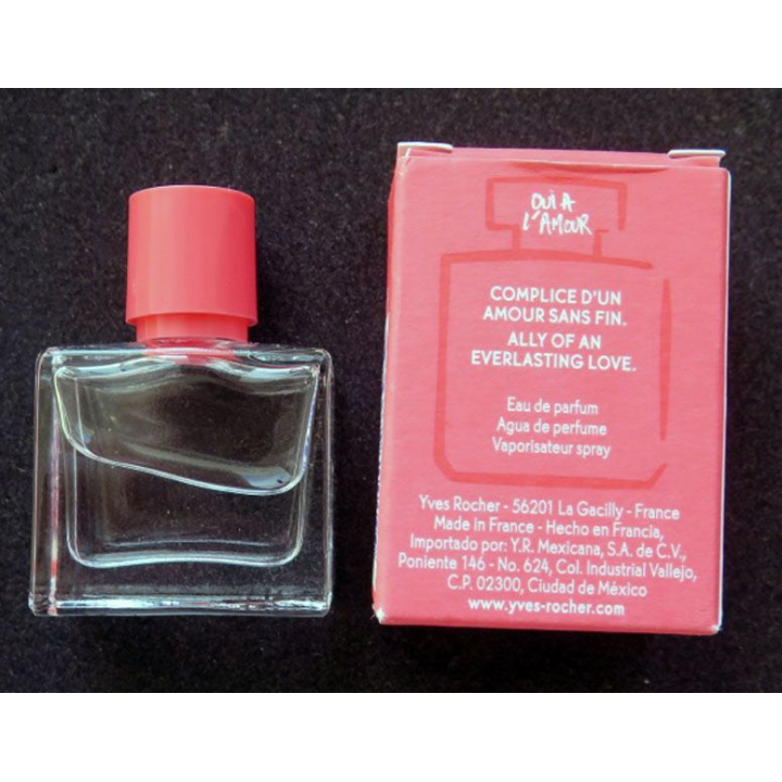 Petit flacon de 5 ml de parfum de Yves Rocher "Oui à l'Amour"