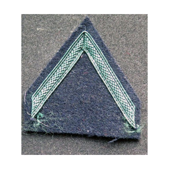 Galon vert foncé de soldat de 1° classe sur tissu bleu noir légion