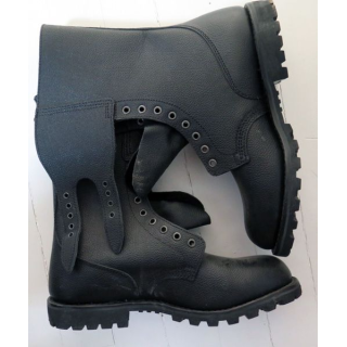 Paire de Rangers en cuir neuve de taille 43 / 8 