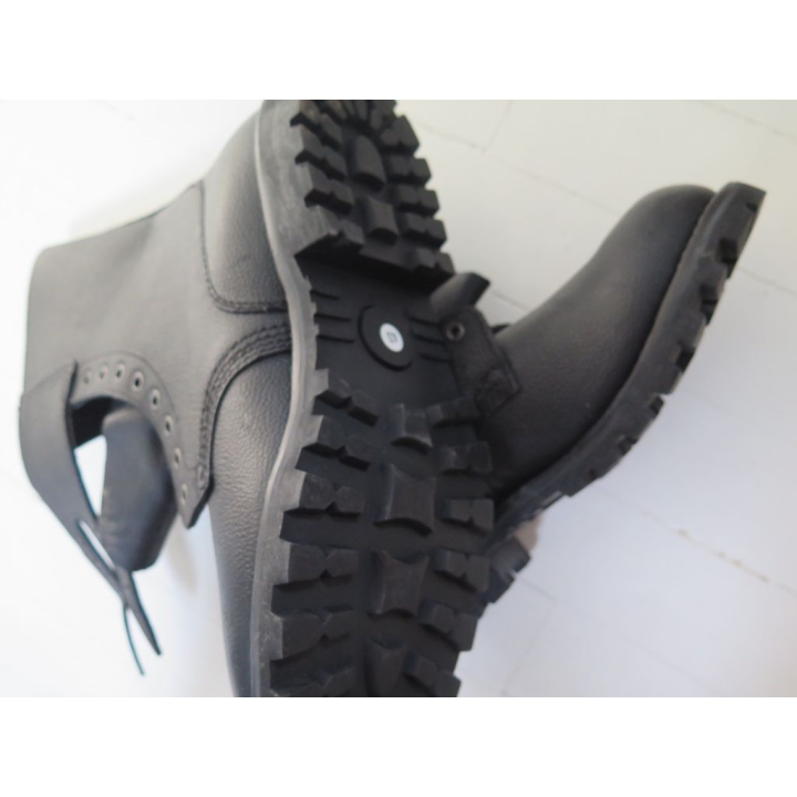 Paire de Rangers en cuir neuve de taille 43 / 8 
