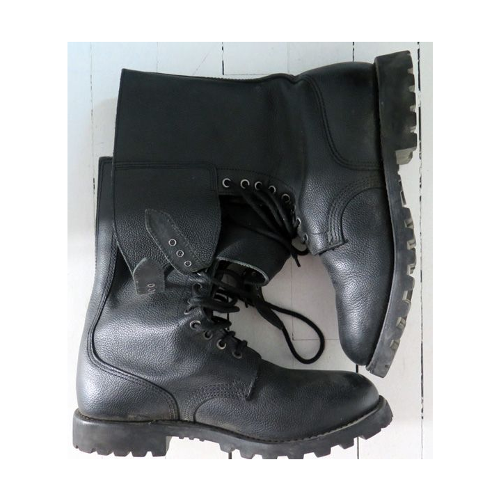 Paire de Rangers en cuir TBE de taille 44 Argueyrolles 2 / 08  280/107