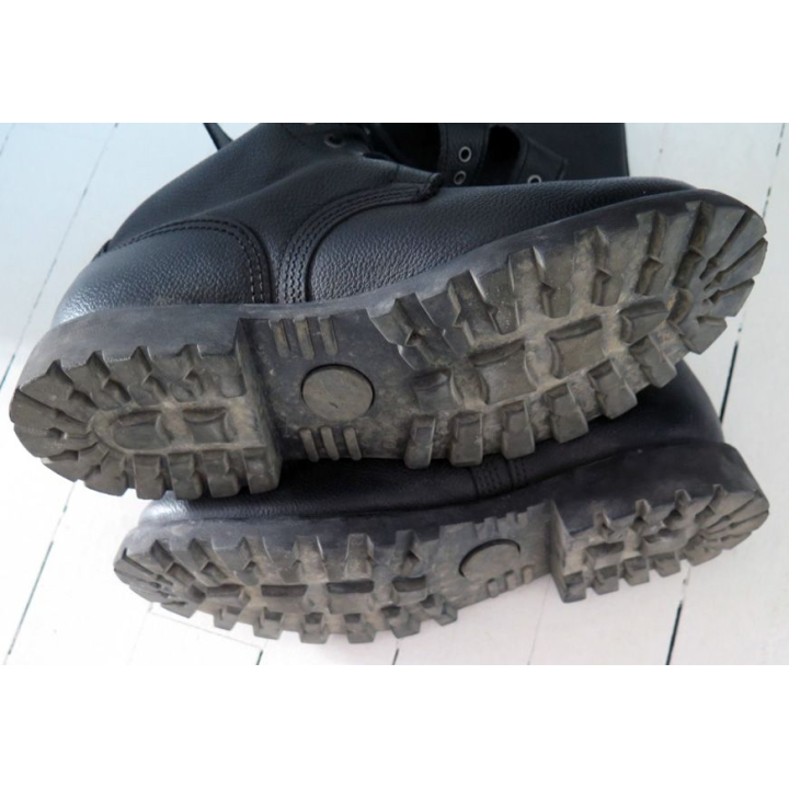 Paire de Rangers en cuir TBE de taille 44 Argueyrolles 2 / 08  280/107