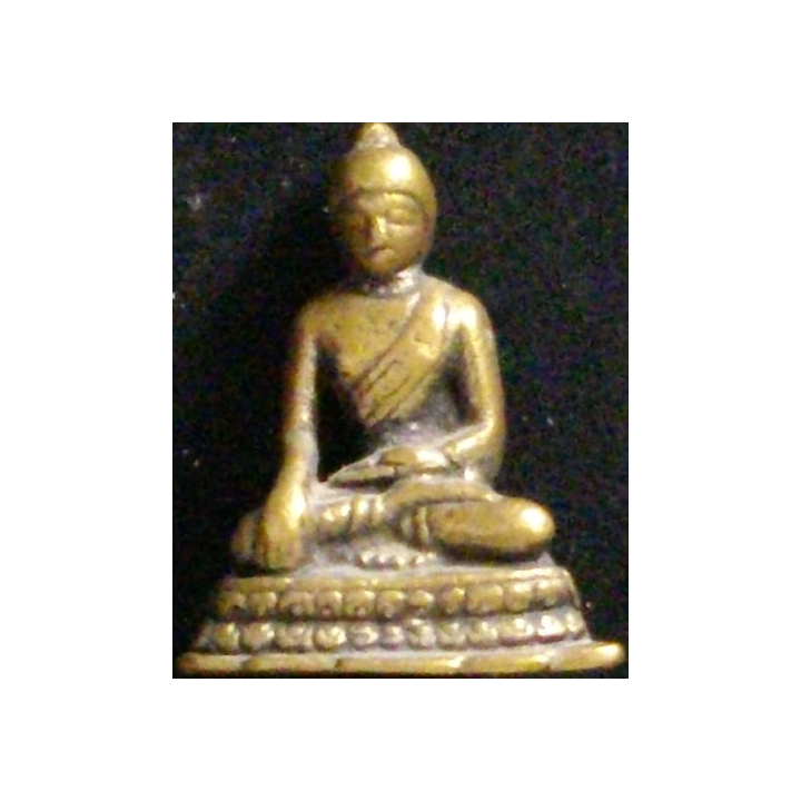 DIVINITÉ CAMBODGIENNE PRIANT