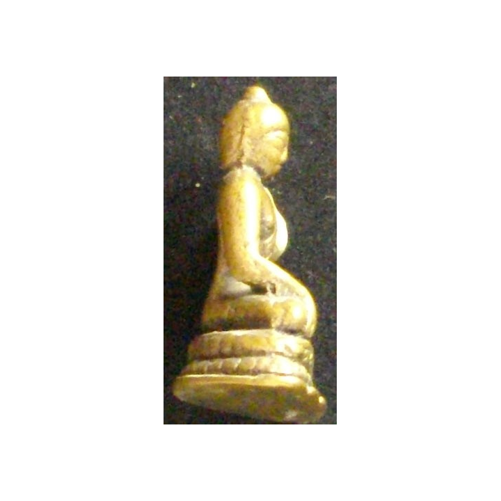 DIVINITÉ CAMBODGIENNE PRIANT