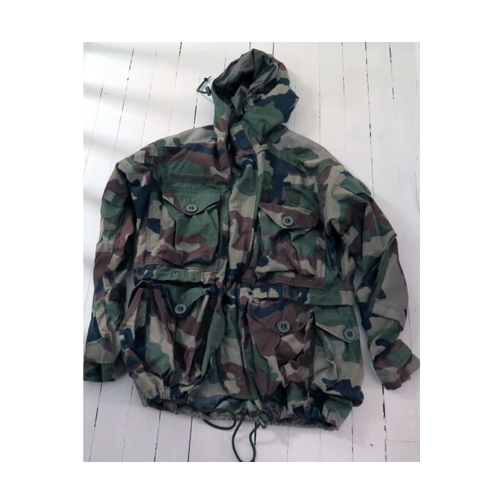 Veste de combat camouflée Guérilla taille 104 en très bon état