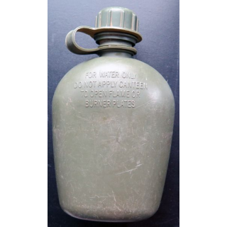 Gourde US plastique vert armé