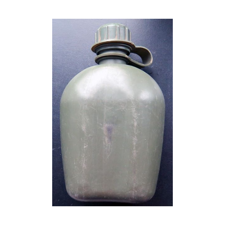 Gourde US plastique vert armé