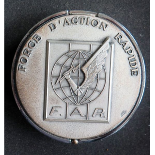 FAR : coffret métallique argentée de la Force d'Action rapide 