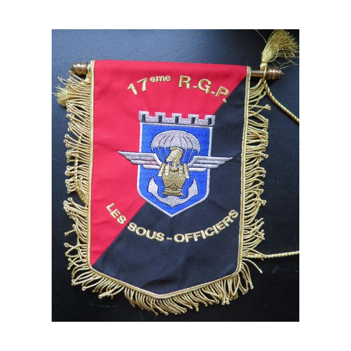 17° RGP : fanion des sous officiers du 17° Régiment du génie parachutiste