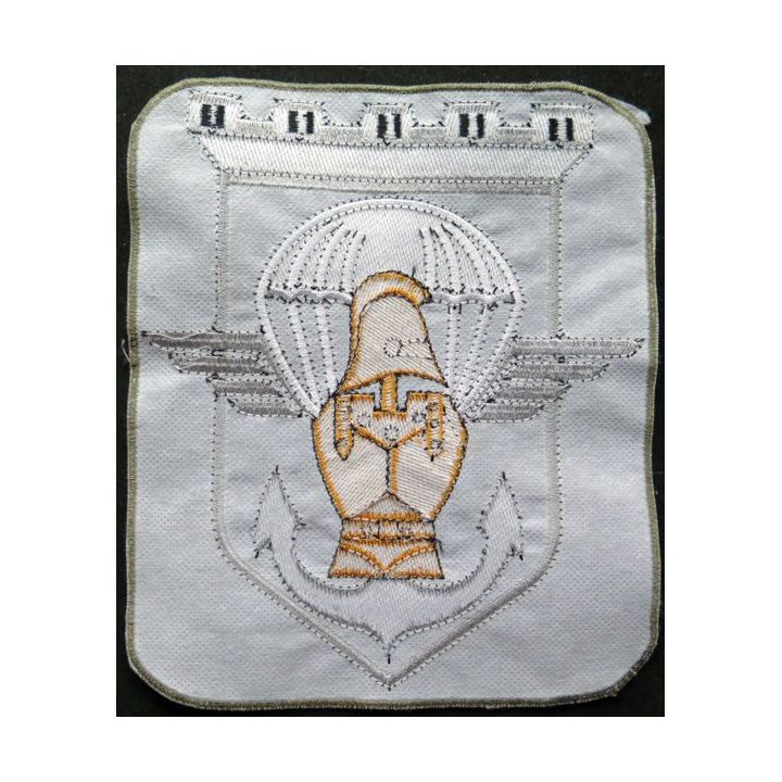 17° RGP : écu du 17° régiment du génie parachutiste  16,5 x 19,5 cm brodé