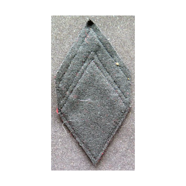 LOSANGE DE BRAS MODÈLE 45 : sergent ADL du 32° régiment d'artillerie