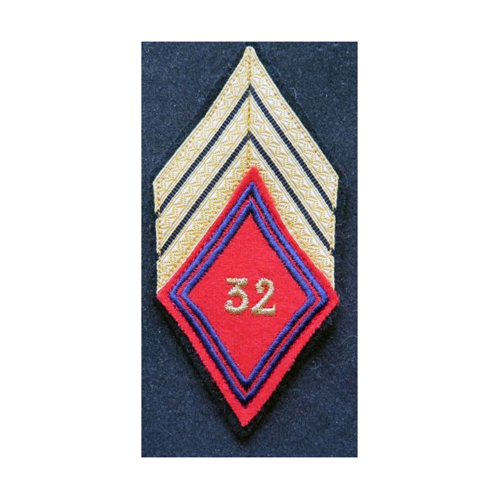 LOSANGE DE BRAS MODÈLE 45 : sergent chef du 32° régiment d'artillerie