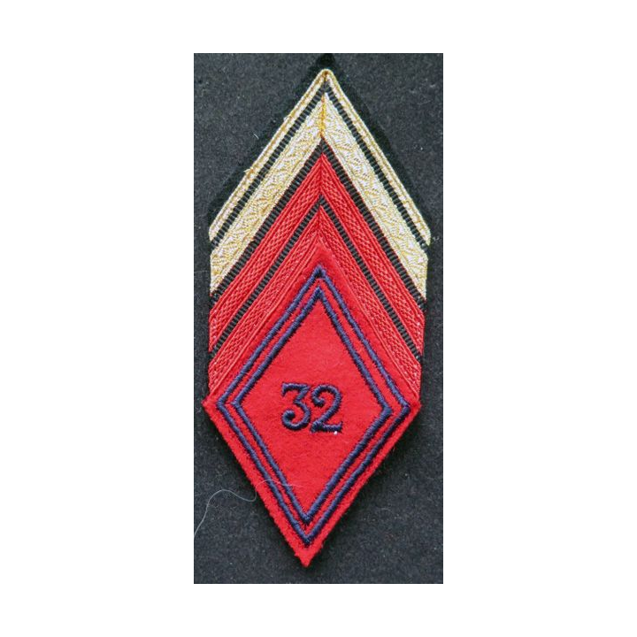 LOSANGE DE BRAS MODÈLE 45 : sergent chef du 32° régiment d'artillerie