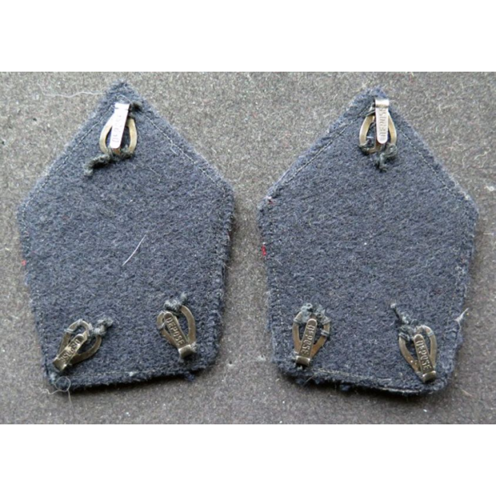 Paire de soutache de col du 152° régiment d'infanterie avec crochets