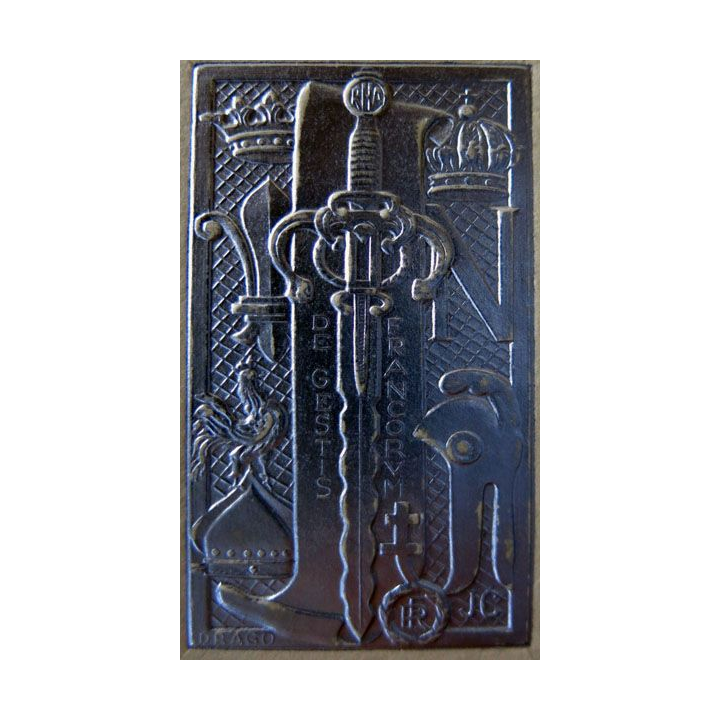 Revue historique de l'armée - 1967 - 23° année N° 2 insigne métallique Drago sur la couverture