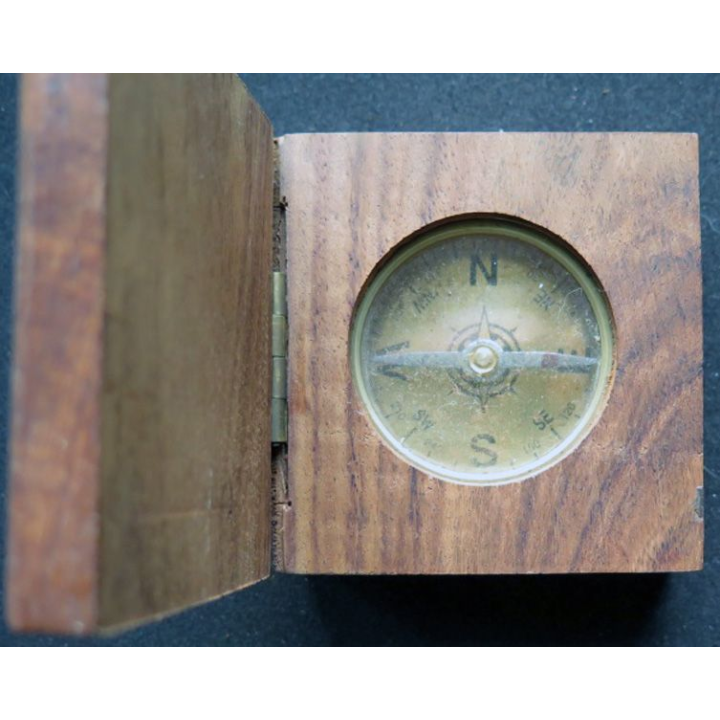 Boussole dans boitier bois avec ancre de marine en laiton 7 x 7 cm