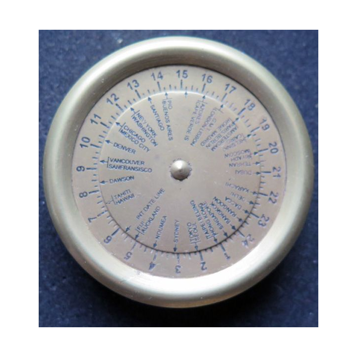 cadran diptyque horaire avec 28 villes du monde dans boitier bois 7,6 x 7,6 cm