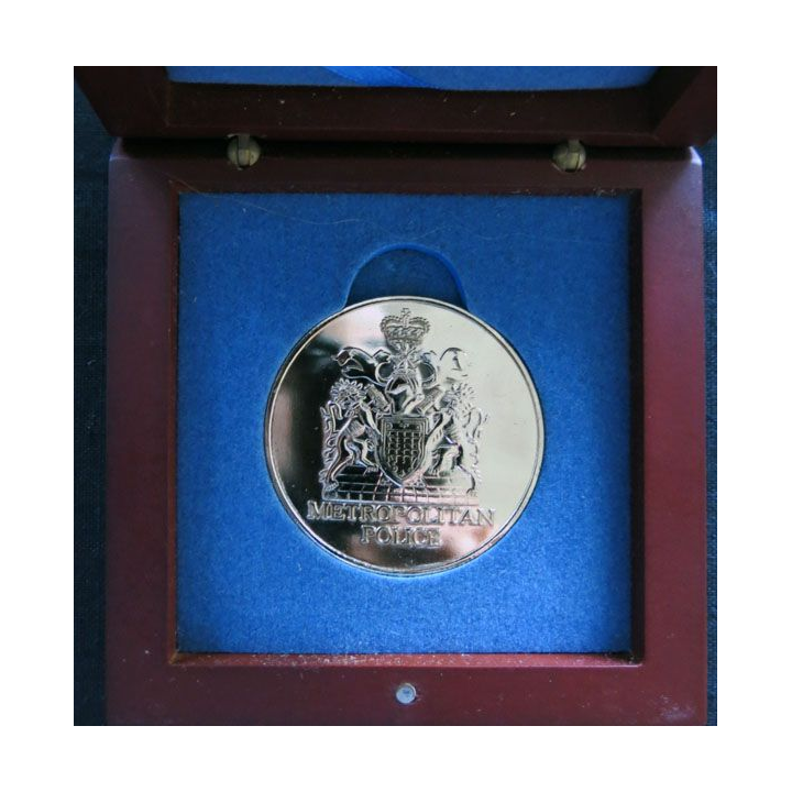USA : Plaque souvenir de la Métropolitan Police fabrication en bronze doré  45 mm avec écrin