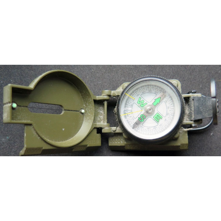 Boussole de type ranger compass 7,5 x 5,8 cm vert armée