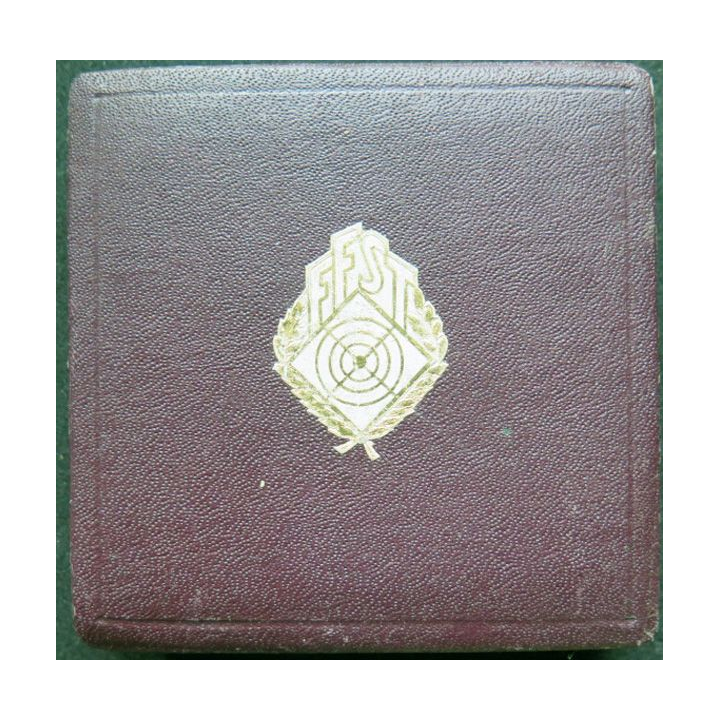 médaille de table du mérite fédéral des sociétés de tir attribuée à M. Le Doaré