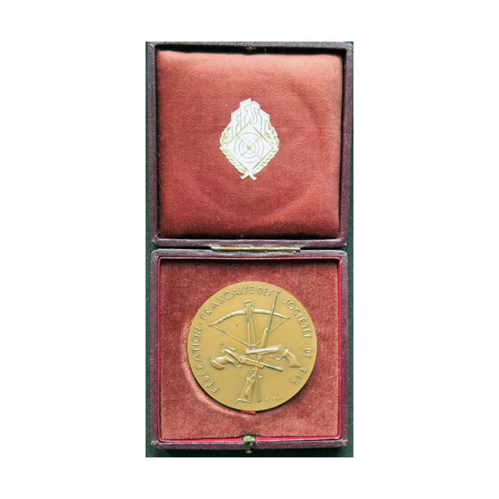 médaille de table du mérite fédéral des sociétés de tir attribuée à M. Le Doaré