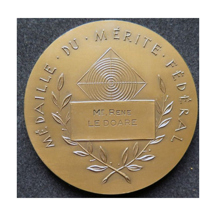 médaille de table du mérite fédéral des sociétés de tir attribuée à M. Le Doaré