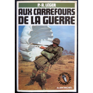 Aux carrefours de la guerre écrit par Paul-Alain Leger aux éditions Albin Michel