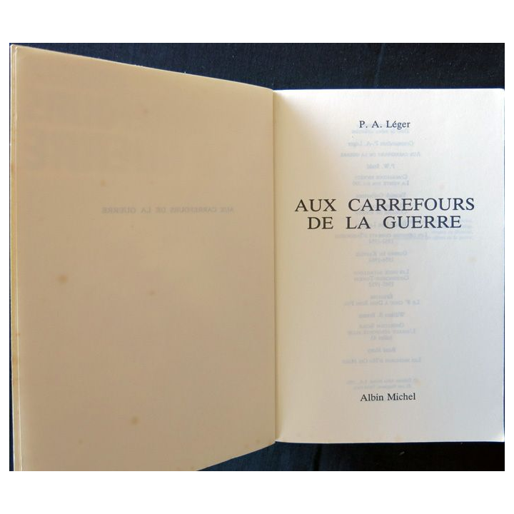 Aux carrefours de la guerre écrit par Paul-Alain Leger aux éditions Albin Michel