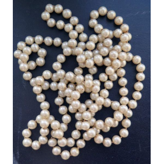 Collier de perles synthétiques longueur 1,46 m