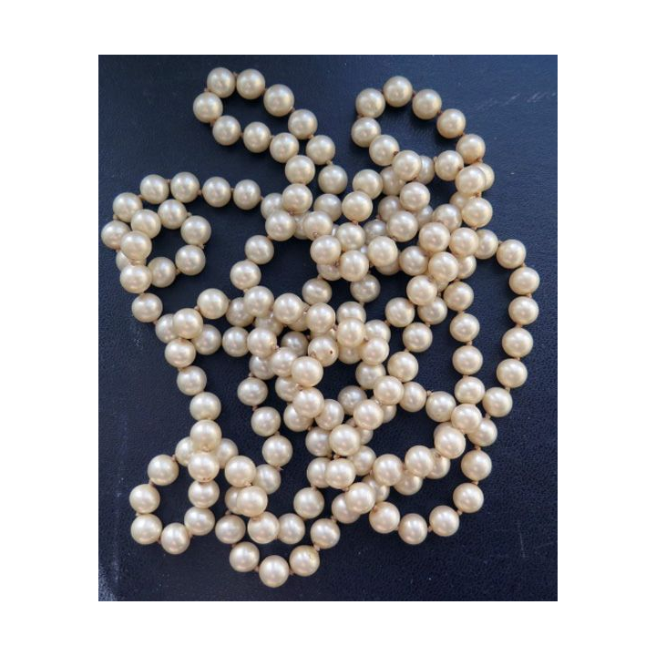 Collier de perles synthétiques longueur 1,46 m