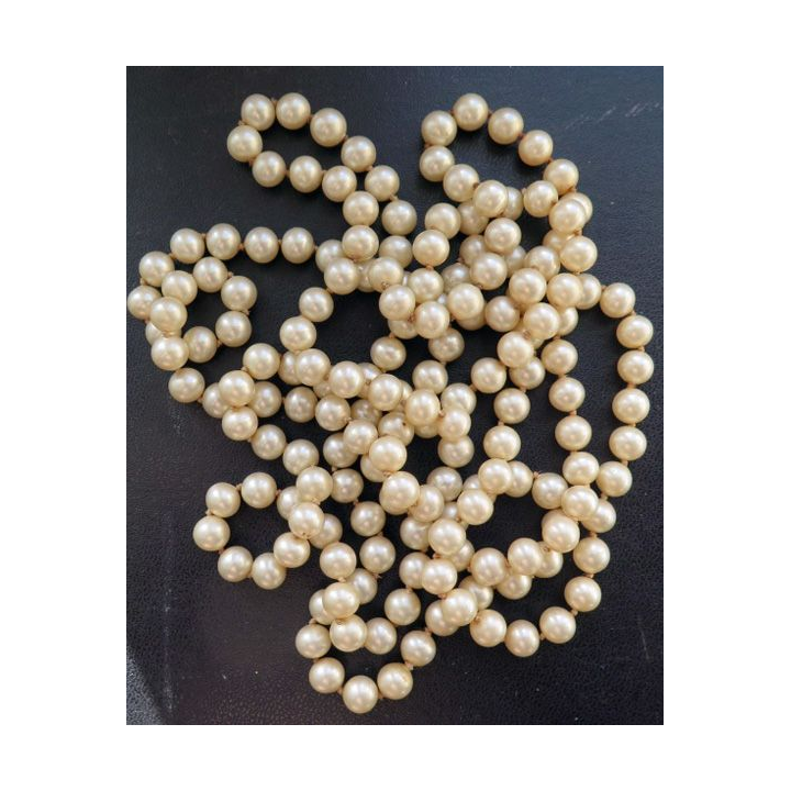Collier de perles synthétiques longueur 1,46 m