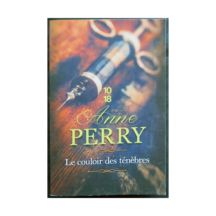 Le couloir des ténèbres écrit par Anne Perry aux éditions 10/18 Paris