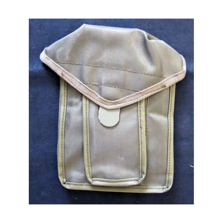 MILITARIA : porte chargeur pour Famas en toile  (C196)