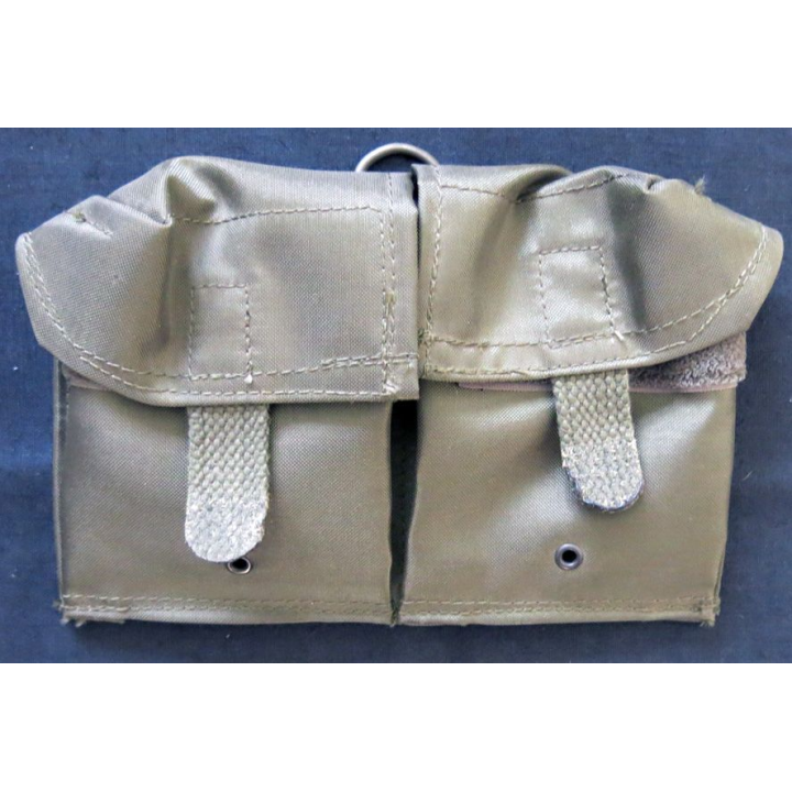 MILITARIA : porte chargeur pour Famas en toile
