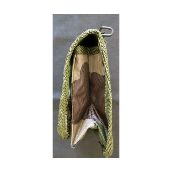 MILITARIA : Pochette TOE camouflée petit modèle 12 X 14,5 , ouverte 12 X 28  soufflet 6 cm