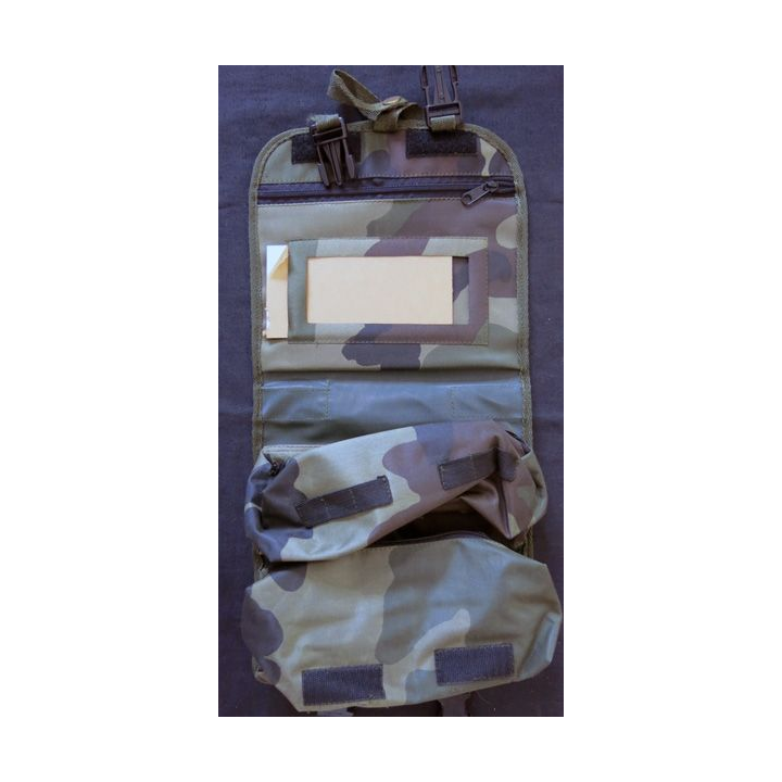 MILITARIA : Trousse toilette camouflée avec glace intérieure