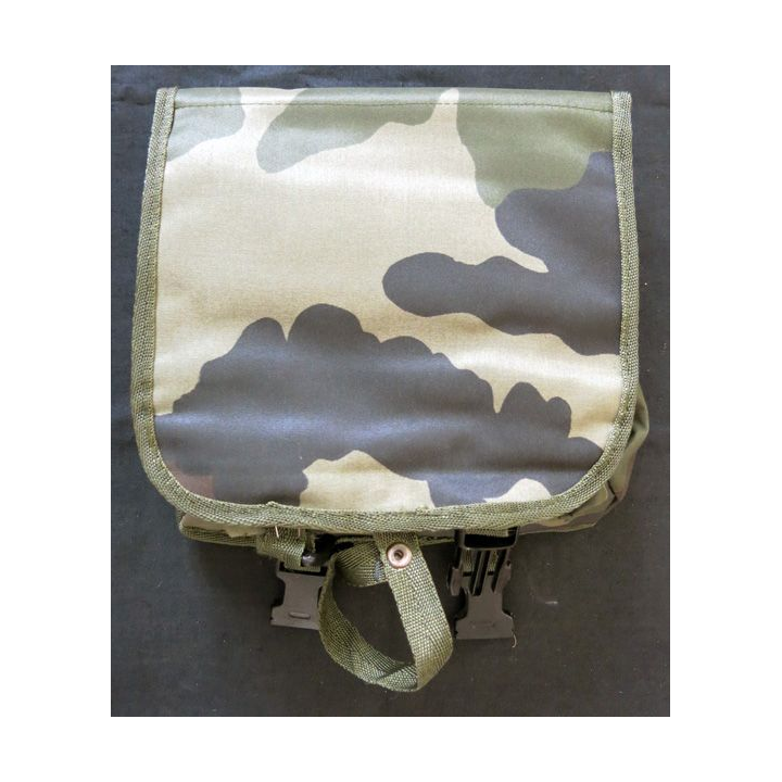 MILITARIA : Trousse toilette camouflée avec glace intérieure