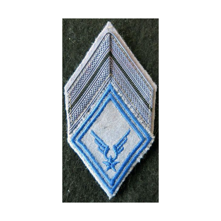 LOSANGE DE BRAS MODÈLE 45 : ALAT MAT Brigadier arme du Matériel fil laine bleue