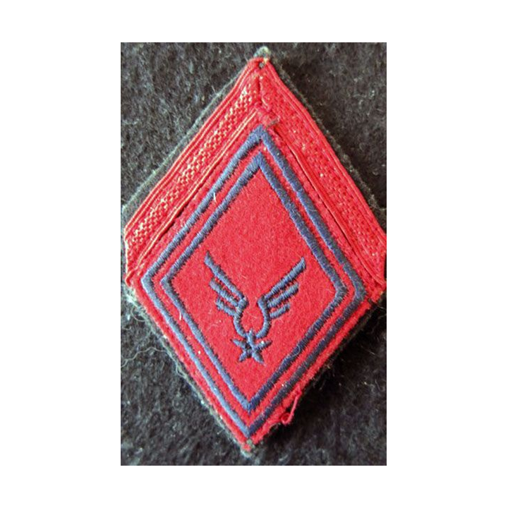 LOSANGE DE BRAS MODÈLE 45 : galon de 1° classe du GAOA ALAT (Artillerie)