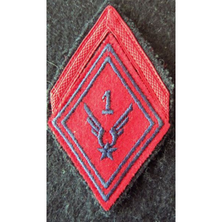 LOSANGE DE BRAS MODÈLE 45 : galon de 1° classe du 1° GAOA ALAT (Artillerie)