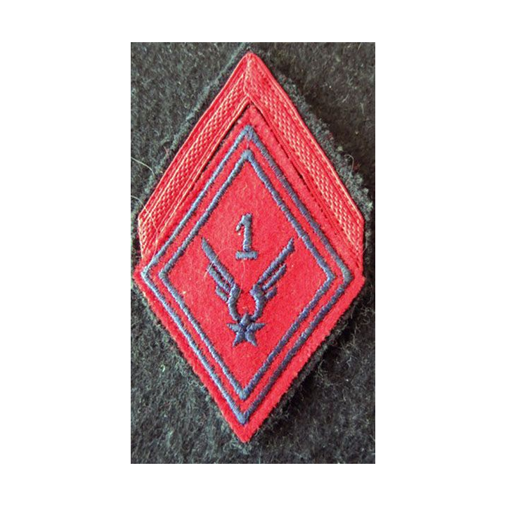 LOSANGE DE BRAS MODÈLE 45 : galon de 1° classe du 1° GAOA ALAT (Artillerie)