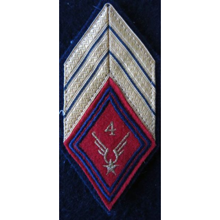 LOSANGE DE BRAS MODÈLE 45 : Sergent chef du 4° RHCM ALAT (Artillerie)