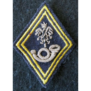LOSANGE DE BRAS MODÈLE 45 : Officier des chasseurs (Alpins, à pied) en état major période indéfinie en cannetille argent