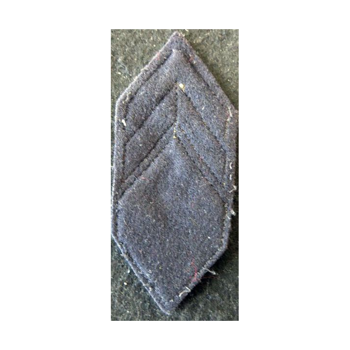 LOSANGE DE BRAS MODÈLE 45 : galon de caporal chef ADL du 1° Groupe de chasseurs ou 1° BC (CENTAC) chevron ancienneté 5 ans