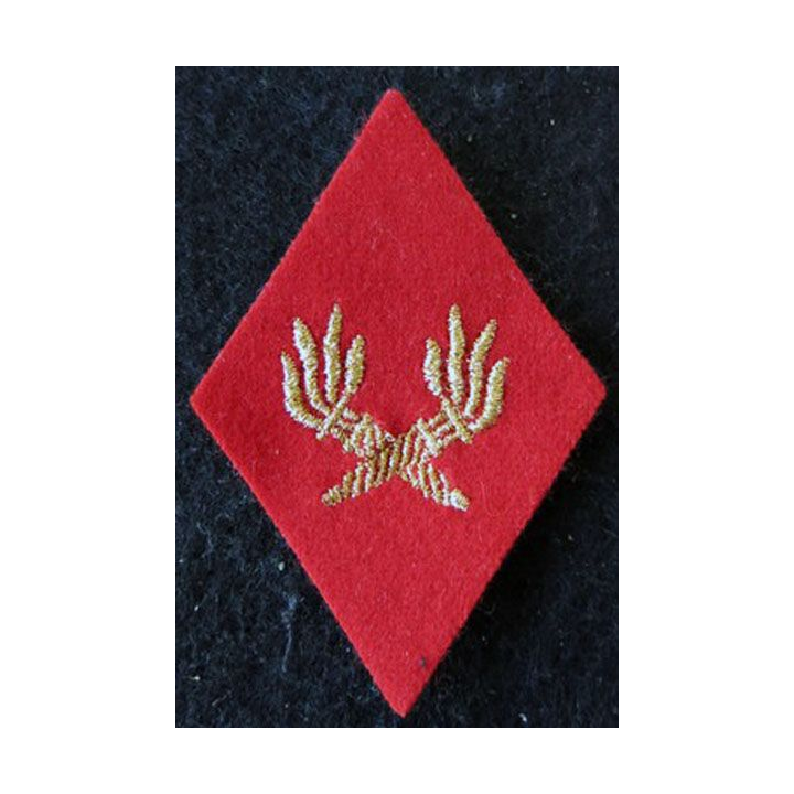 LOSANGE DE BRAS MODÈLE 45 :  modèle sous-officiers du Service des essences des armées SEA fil doré