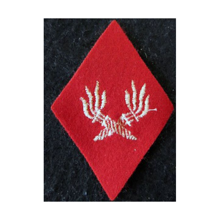 LOSANGE DE BRAS MODÈLE 45 :  modèle sous-officiers du Service des essences des armées SEA fil doré